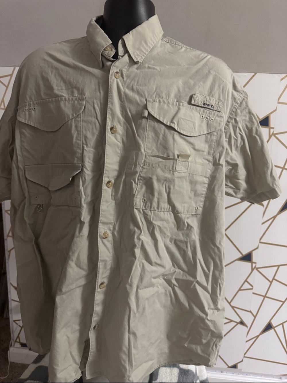 Columbia Light Khaki Fishing Shirt with Fish Graphic - Picture 3 of 7